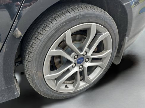 Used 2017 Ford Fusion SE w/ Equipment Group 201A image 9