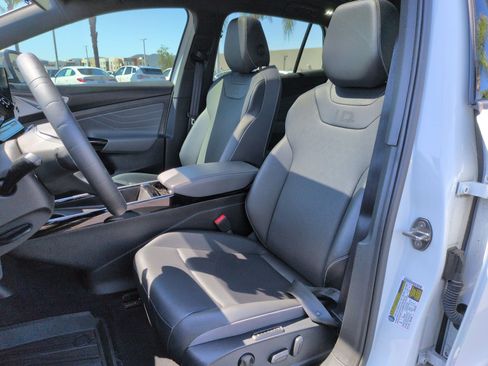 Used 2023 Volkswagen ID.4 Pro S AWD/4WD image 16