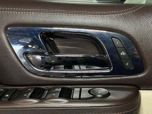 Used 2014 Cadillac Escalade Platinum AWD/4WD image 33