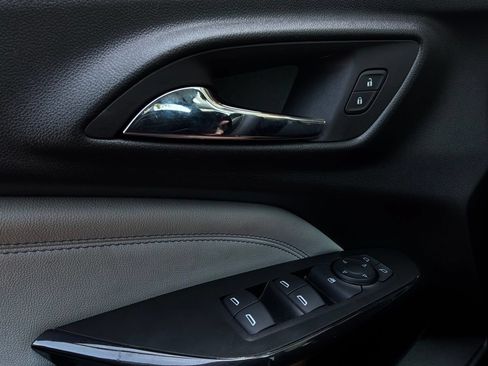 Used 2025 Chevrolet Trax LT FWD image 18