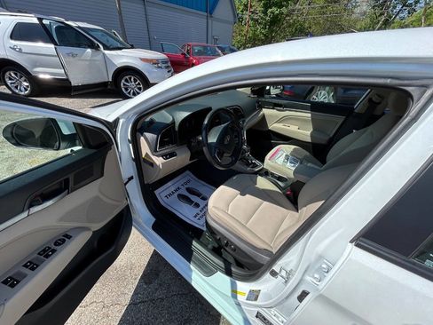 Used 2017 Hyundai Elantra Value Edition image 5