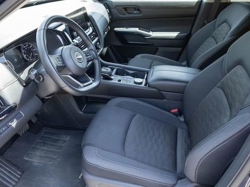 Used 2025 Nissan Pathfinder SV AWD/4WD image 2