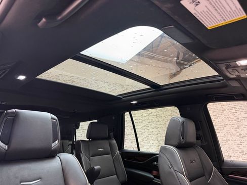 Used 2023 Cadillac Escalade Premium Luxury image 11
