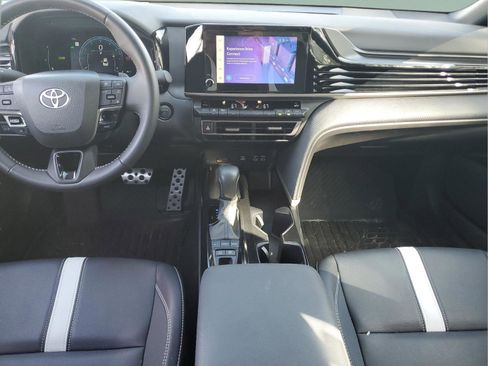 Used 2025 Toyota Camry SE image 14
