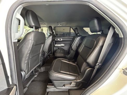 Used 2023 Ford Explorer XLT w/ Equipment Group 202A RWD image 32
