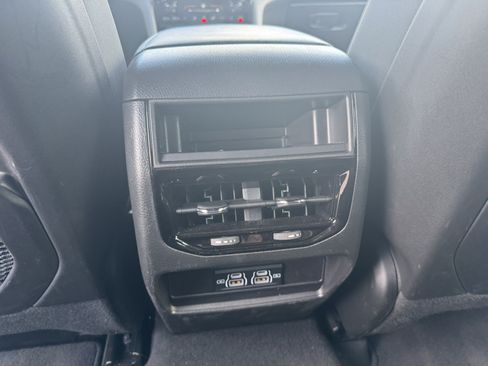 Used 2024 Jeep Grand Cherokee Laredo RWD image 24