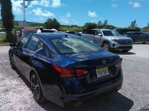 Used 2023 Nissan Altima 2.5 SR FWD image 7
