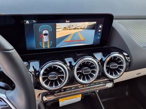 Used 2025 Mercedes-Benz GLA 250 4MATIC image 6