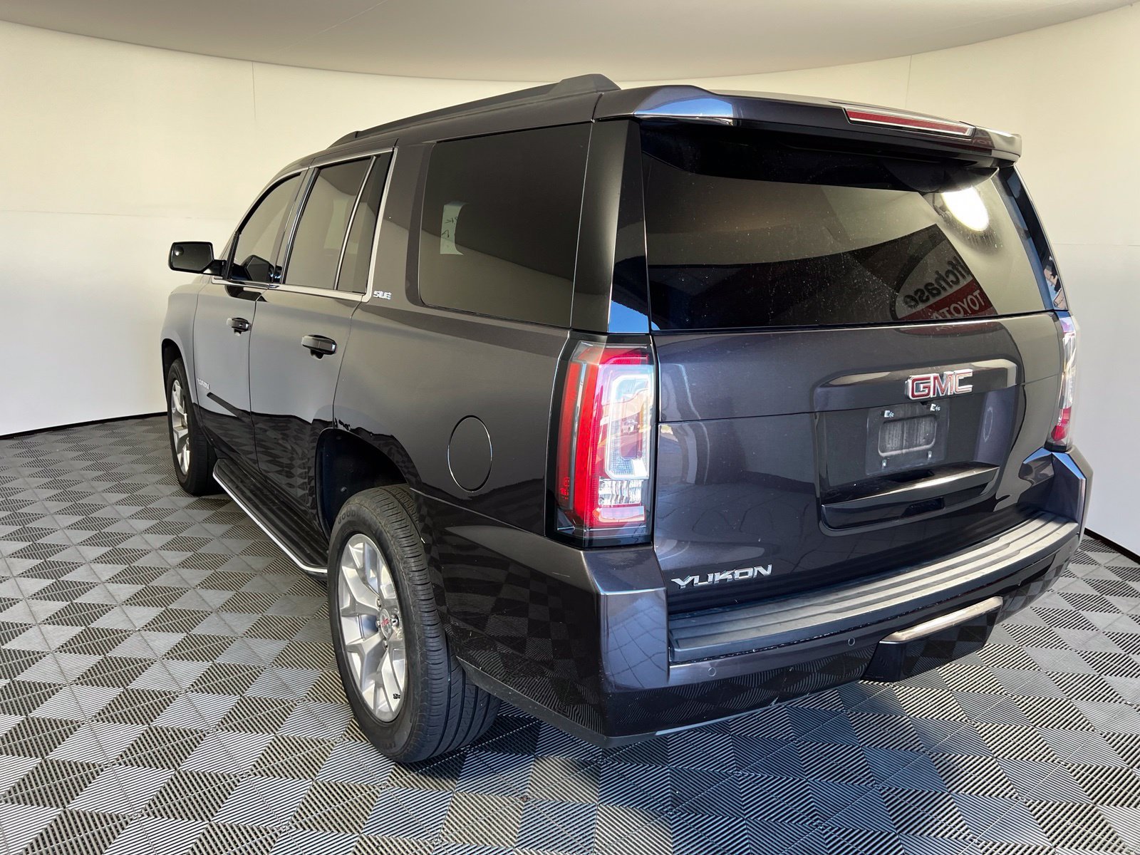Used 2018 GMC Yukon SLE w/ SLE Value Package AWD/4WD image 7