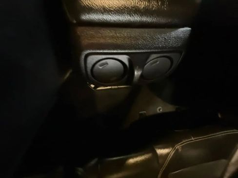Used 2019 Jeep Wrangler Unlimited Rubicon AWD/4WD image 32
