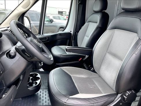 Used 2025 RAM ProMaster 2500 w/ Convenience Group FWD image 16