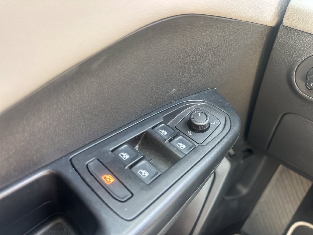 Used 2023 Volkswagen Taos SE w/ Panoramic Sunroof Package FWD image 21