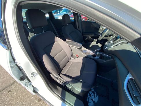 Used 2024 Chevrolet Malibu LT image 28