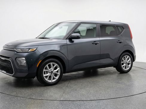 Used 2025 Kia Soul LX w/ LX Technology Package FWD image 3