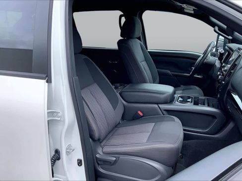 Used 2024 Nissan Titan SV RWD image 9