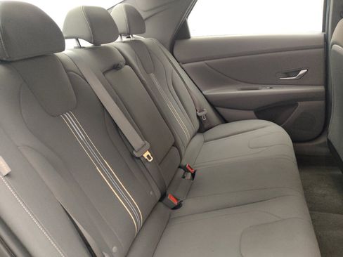 Used 2025 Hyundai Elantra SEL FWD image 19