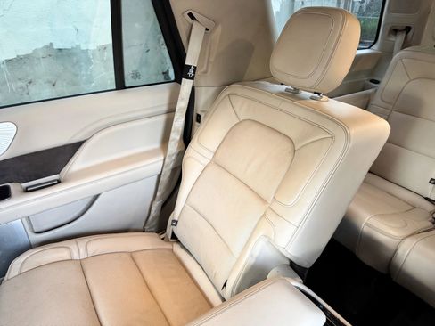 Used 2018 Lincoln Navigator Reserve w/ Technology Package image 23