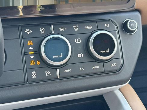 New 2026 Land Rover Defender 110 X-Dynamic SE AWD/4WD image 17