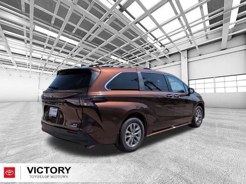 Certified 2024 Toyota Sienna XLE AWD/4WD image 3