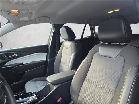 Used 2025 Chevrolet Trax LT image 12