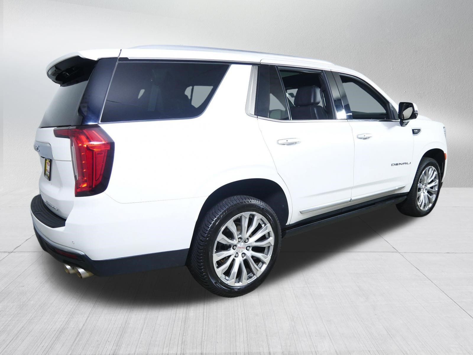 Certified 2022 GMC Yukon Denali w/ Denali Premium Package AWD/4WD image 7
