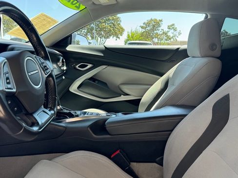 Used 2022 Chevrolet Camaro LT RWD image 6