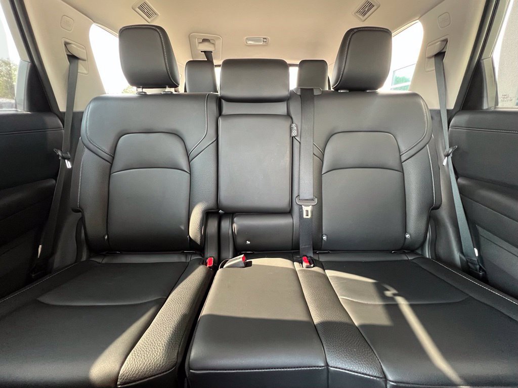 Used 2025 Nissan Pathfinder SL FWD image 10