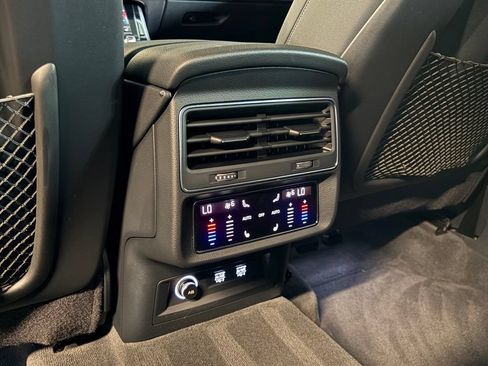 Used 2019 Audi Q8 Prestige w/ Towing Package AWD/4WD image 18