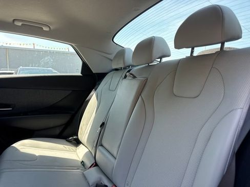 Used 2023 Hyundai Elantra Limited FWD image 11