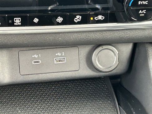 Certified 2023 Nissan Rogue SV image 17