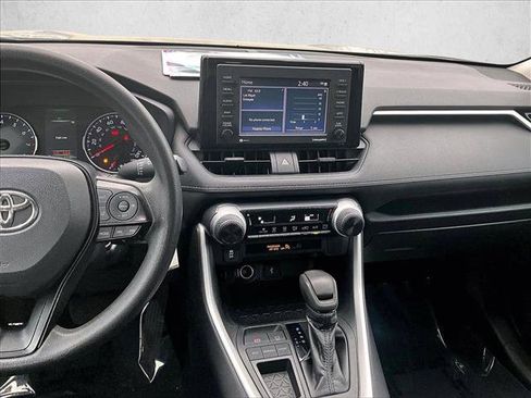 Used 2020 Toyota RAV4 LE image 8