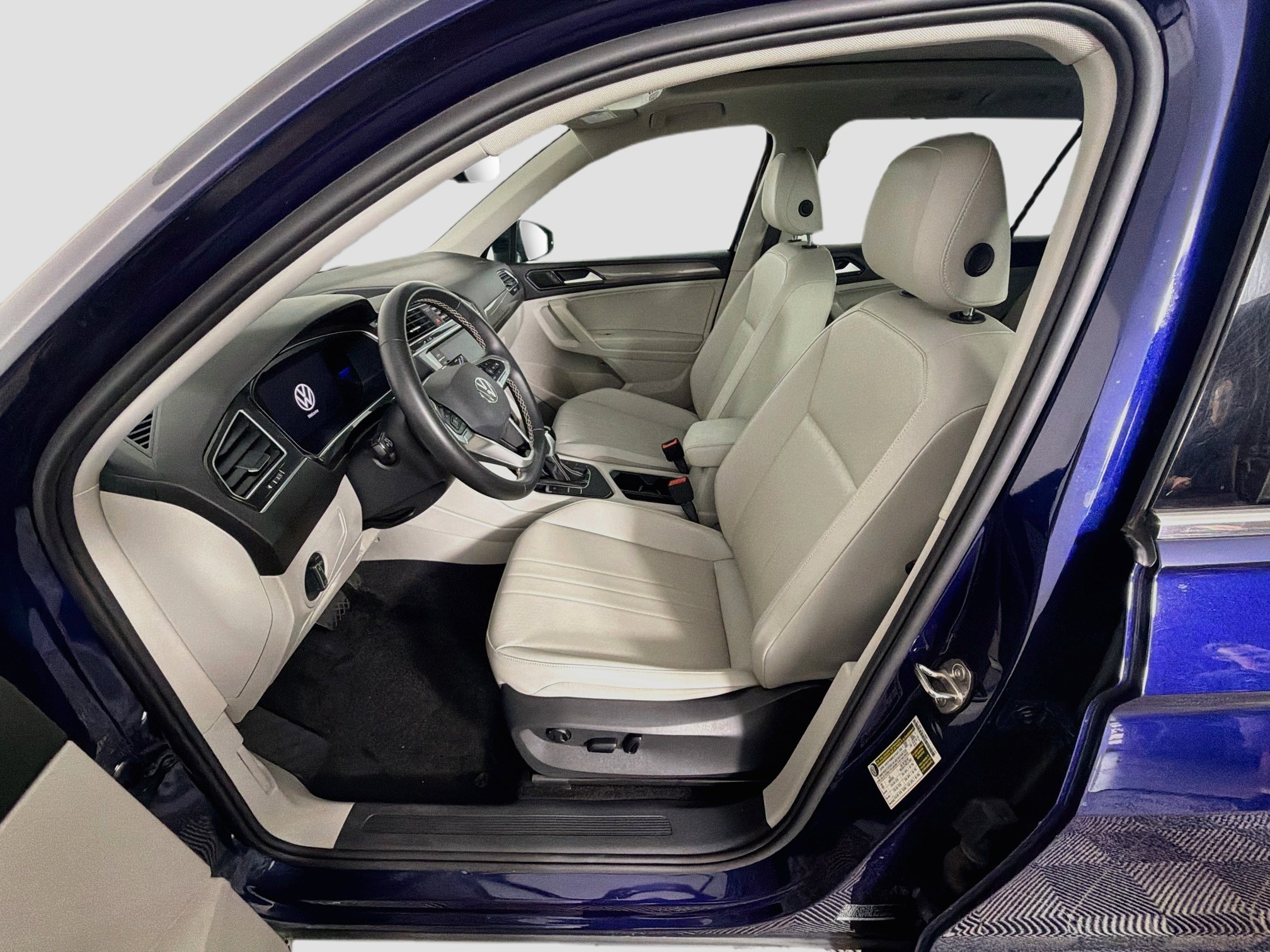 Used 2023 Volkswagen Tiguan SE FWD image 13