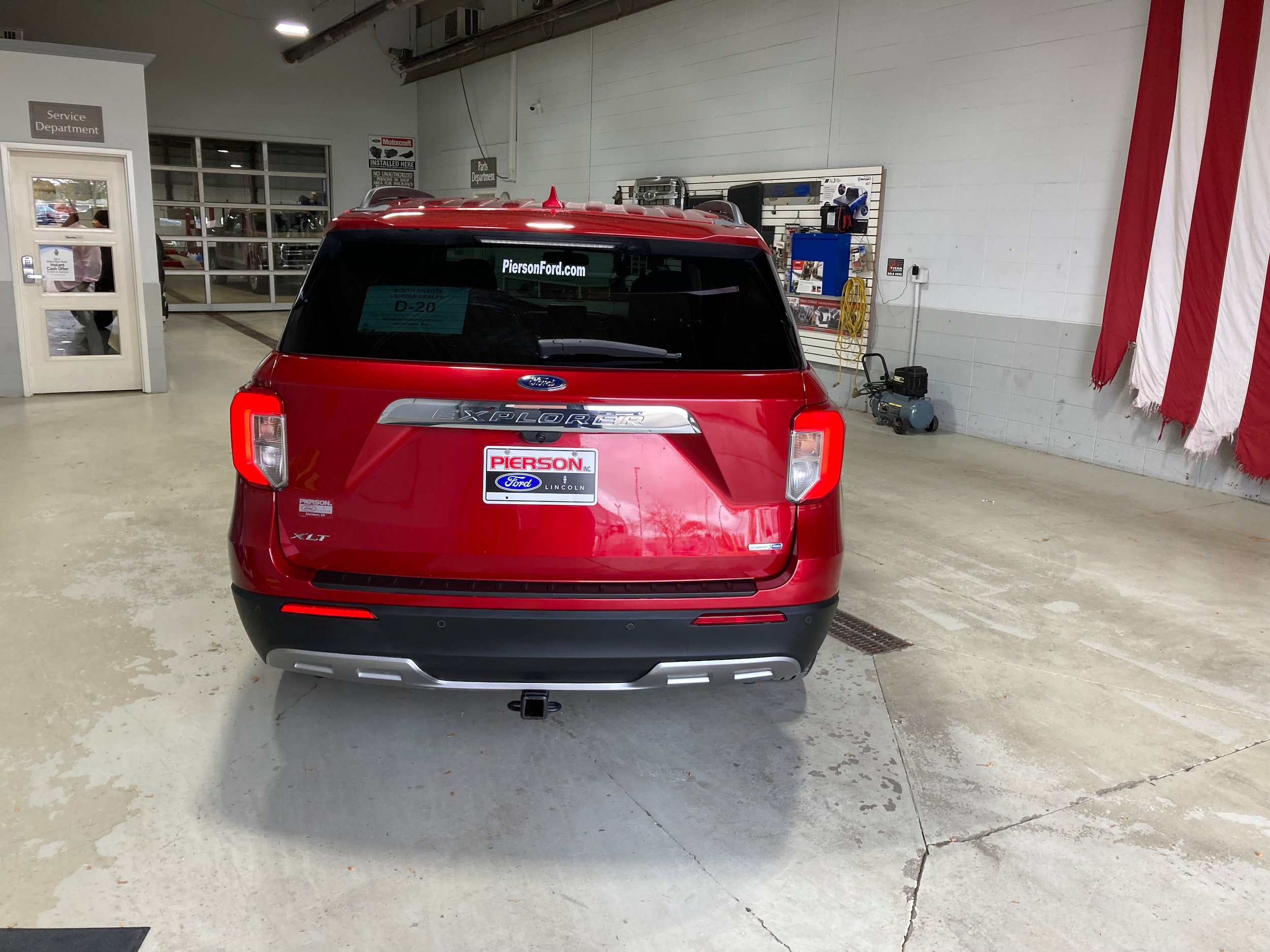 Used 2020 Ford Explorer XLT w/ Equipment Group 202A AWD/4WD image 13