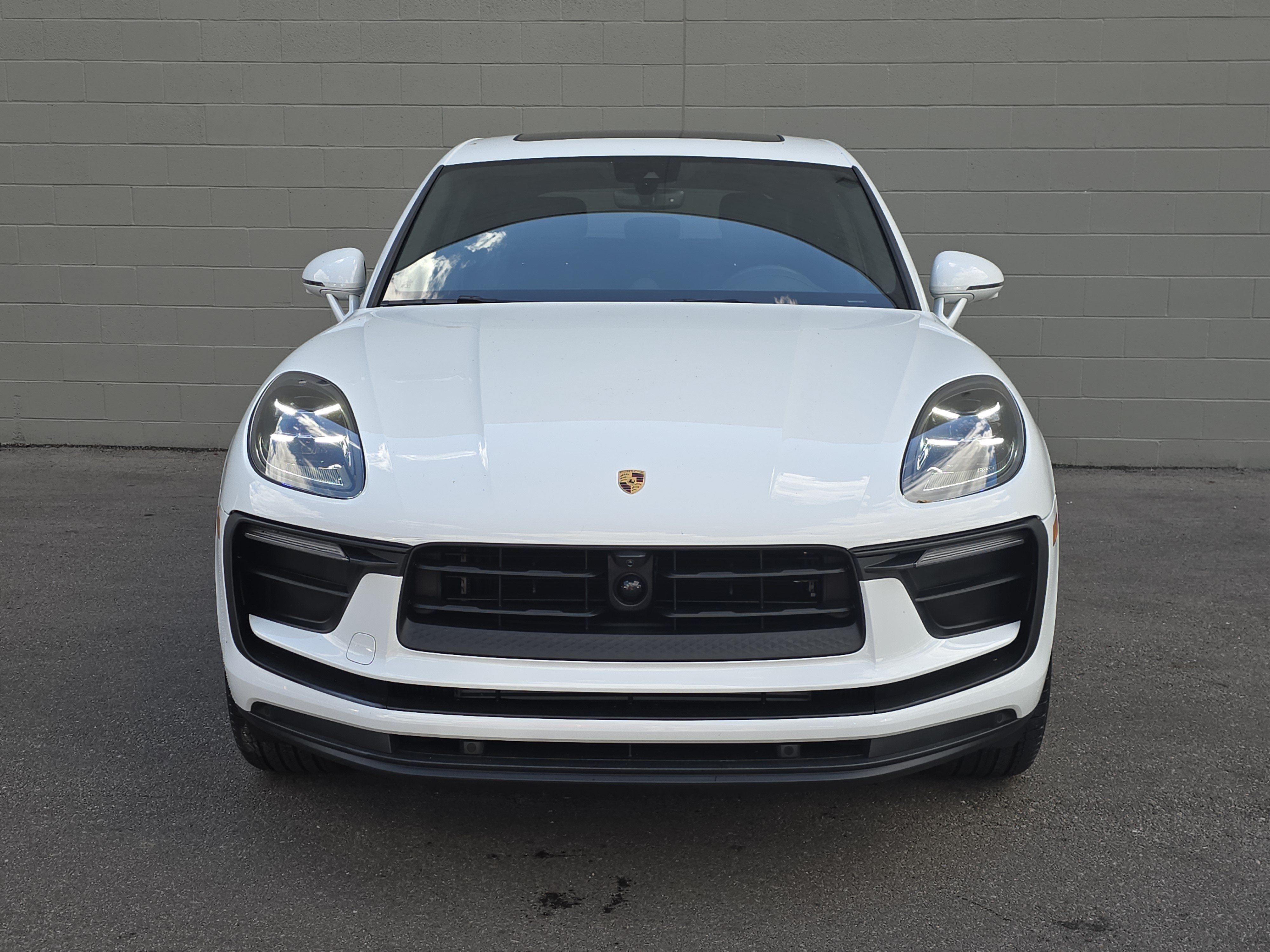 Used 2025 Porsche Macan AWD/4WD image 6