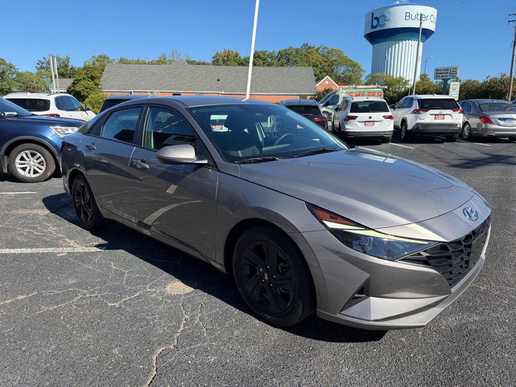 Used 2023 Hyundai Elantra SEL FWD image 4