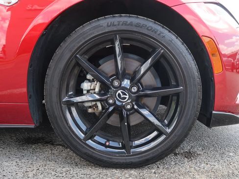 Used 2021 MAZDA MX-5 Miata Club RWD image 45