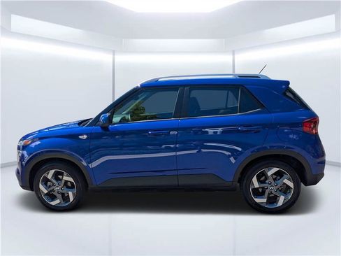 Certified 2025 Hyundai Venue SEL FWD image 6