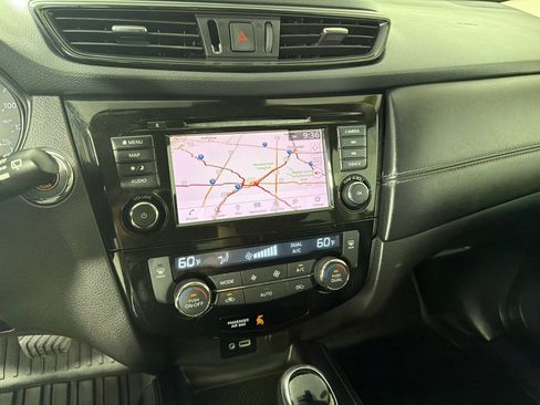 Used 2018 Nissan Rogue SL AWD/4WD image 15