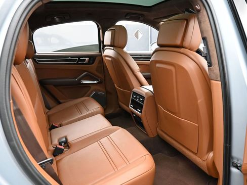 Certified 2023 Porsche Cayenne Turbo AWD/4WD image 29