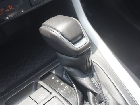 Used 2022 Toyota RAV4 XLE Premium FWD image 11