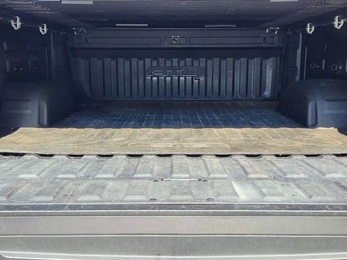 Used 2022 GMC Sierra 1500 AT4 w/ Technology Package AWD/4WD image 16