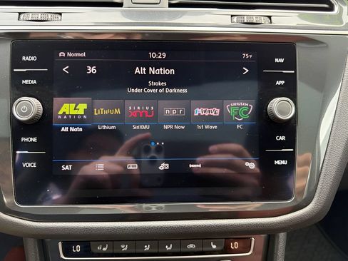 Used 2019 Volkswagen Tiguan SEL Premium AWD/4WD image 15