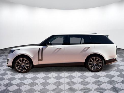 Used 2023 Land Rover Range Rover Long Wheelbase SE AWD/4WD image 2