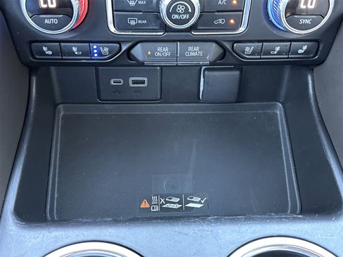 Used 2022 GMC Yukon SLT w/ SLT Premium Package image 31