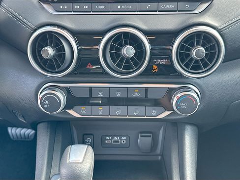 Used 2025 Nissan Sentra SV w/ Lighting Package image 15