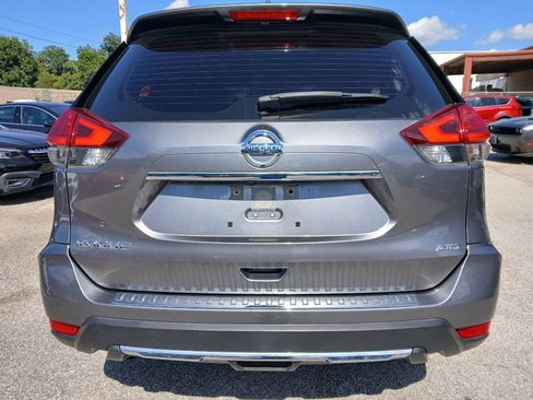 Used 2017 Nissan Rogue S AWD/4WD image 6