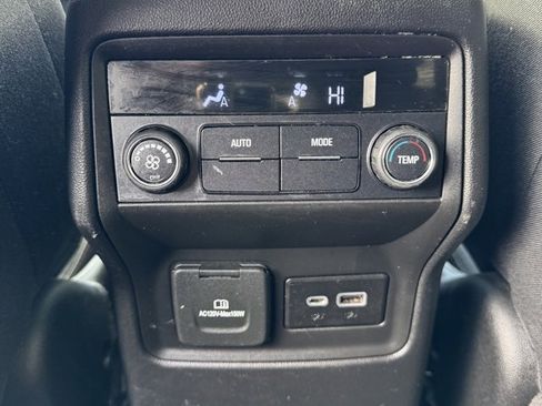 Used 2022 GMC Acadia SLE w/ Driver Convenience Package image 17