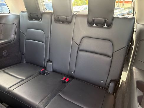 Used 2025 Nissan Pathfinder SL FWD image 15