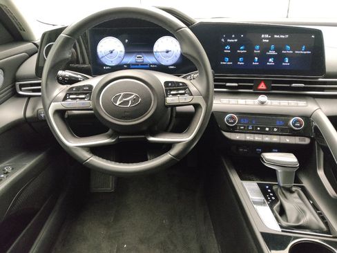Used 2023 Hyundai Elantra SEL w/ Convenience Package FWD image 22