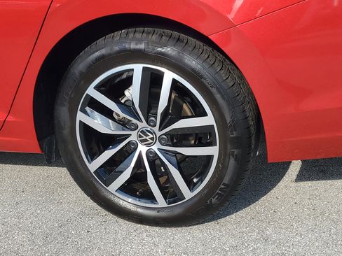 Used 2025 Volkswagen Jetta SE image 25